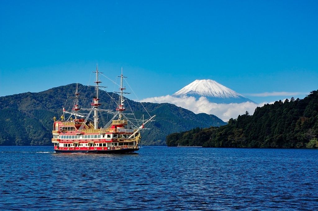 Hakone Private Tours & Local Tour Guides | GoWithGuide