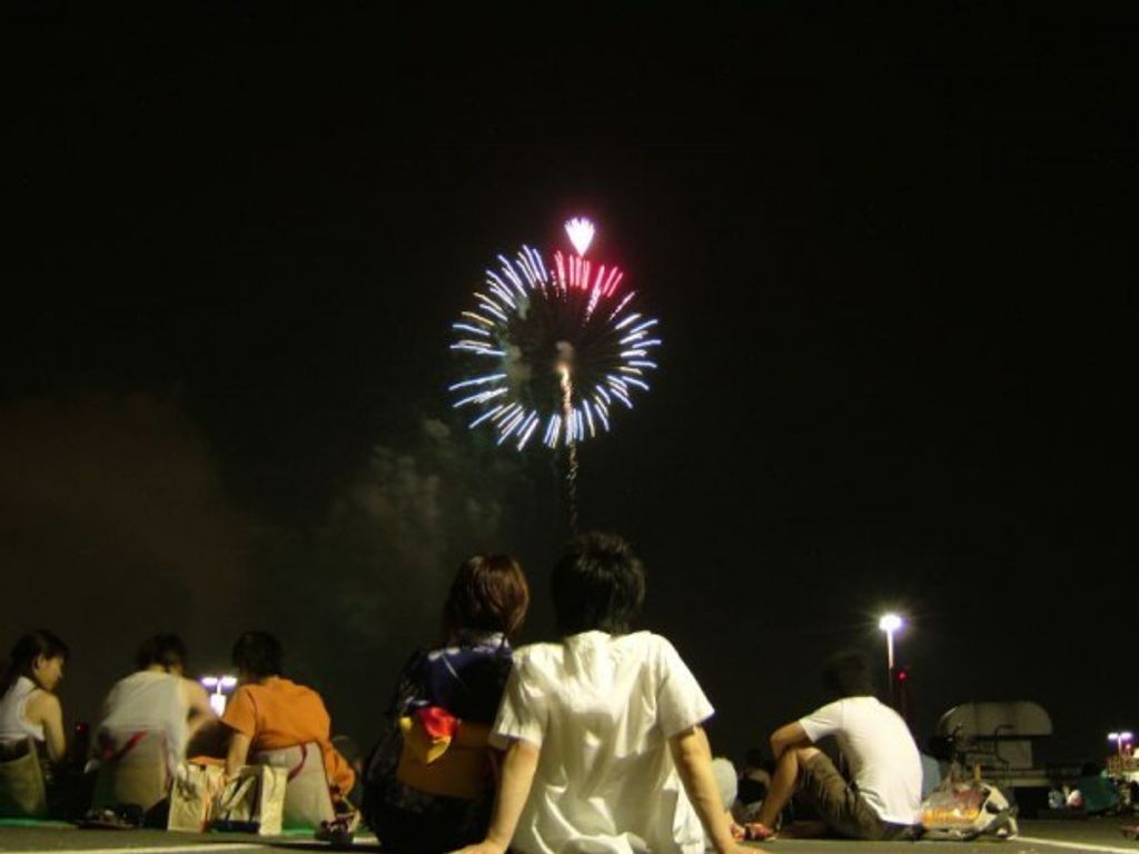 10 items you want to take to a Fireworks Festival in Japan | GoWithGuide