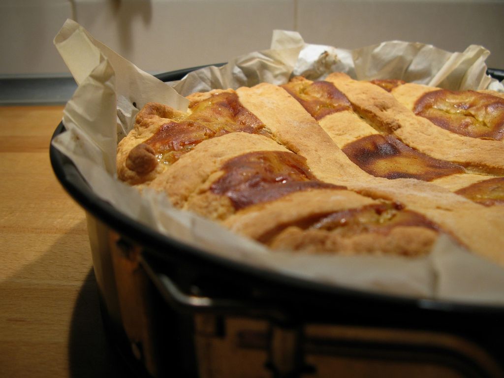 freshly baked Pastiera pastry 