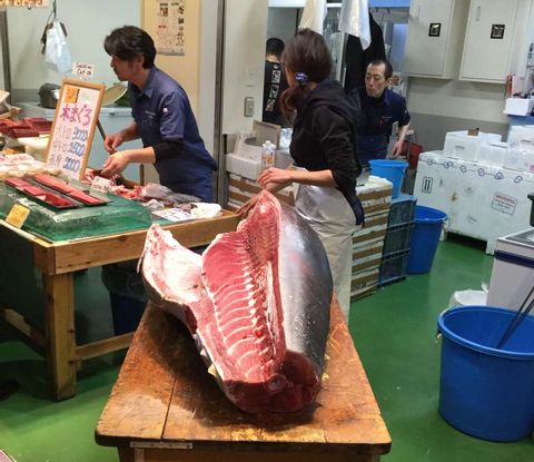 Food tour of Tsukiji Outer Market