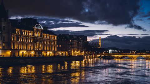 Full-day tour: the dark side of Paris 