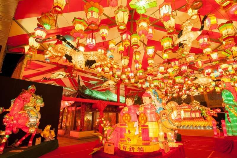 Nagasaki Private Tour - Nagasaki Lantern Festival
Fifteen thousand lanterns color the town of Nagaski in winter.