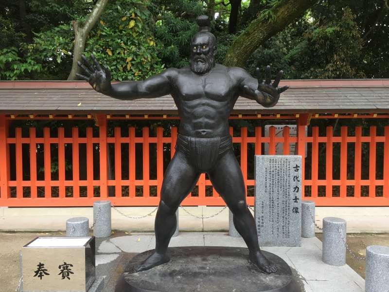 Fukuoka Private Tour - The statue of ancient SUMO wrestler in the precincts of Sumiyoshi Shrine. Sumiyoshi Shrine is known as the god of culture,fortune,prophecy, fishery,and SUMO.
