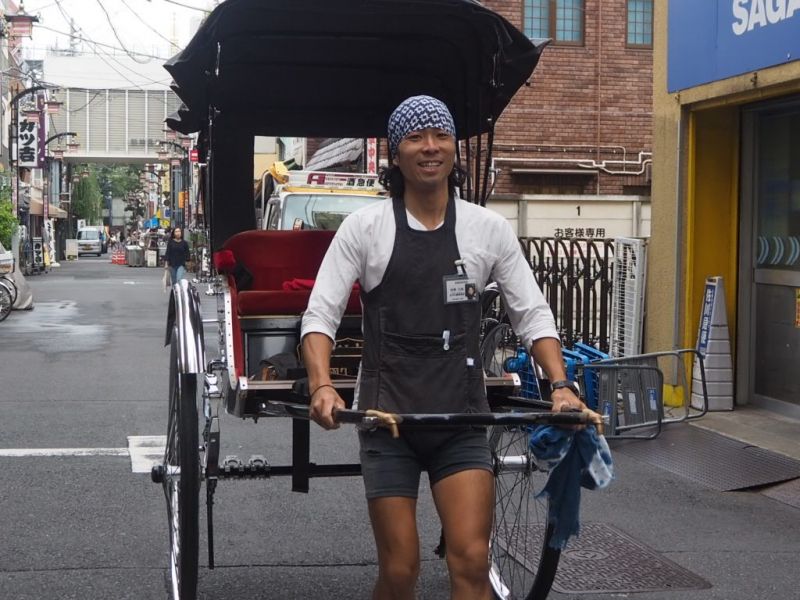 Tokyo Private Tour - Want to take a break from walking? How about a short rickshaw ride in Asakusa? Fun!”人力车