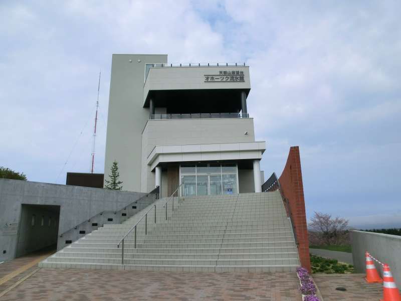 Shiretoko / Abashiri Private Tour - Okhotsk Drift Ice Museum offers you an amazing opportunity to touch a real drift ice in the special exhibition room and see cute creatures such as cliones, known as drift ice angels and balloon lumpfish in the water tanks.
