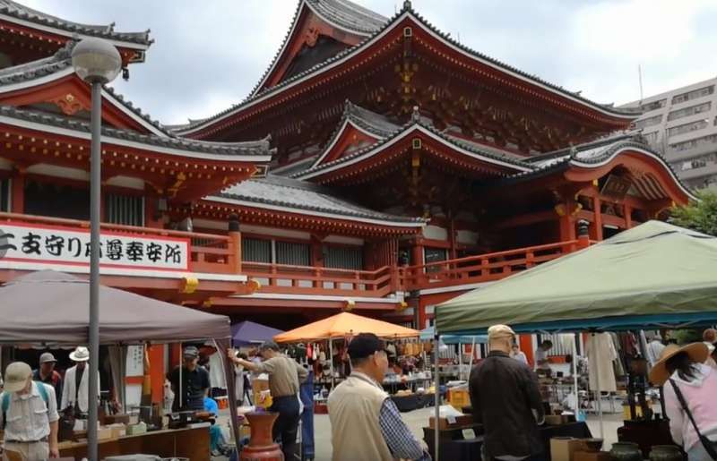 Aichi Private Tour - Osu Kannon Temple and antique market.