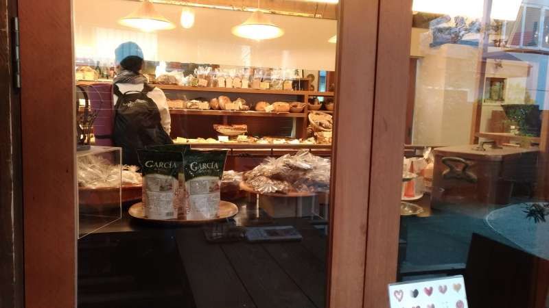 Hyogo Private Tour - Now this is the MUST place for me to visit in Kobe. I want to eat various kind of bread in SAMACHE. But surprisingly, to find this bakery is very difficult! I would like to take my guests to this place to understand my passion!