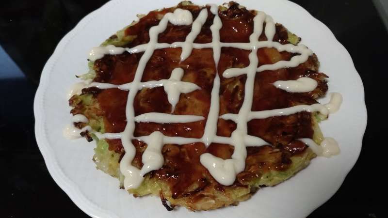 Hyogo Private Tour - This is a cabbage pancake called Okonomiyaki in Japanese. Please come to Japan and enjoy this cheap and delicious food.