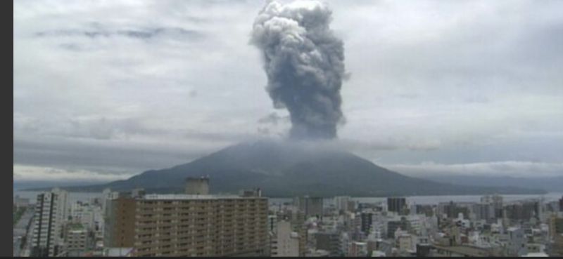 Kagoshima Private Tour - An eruption