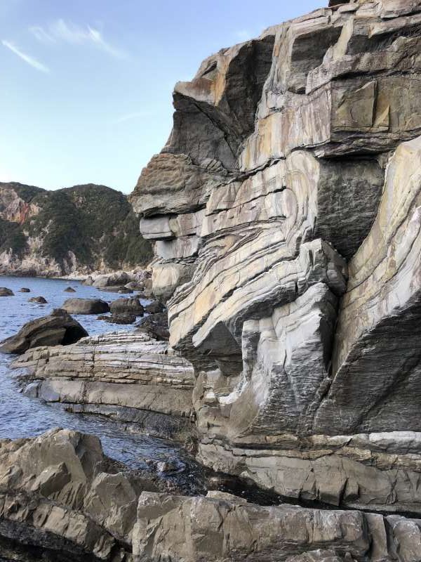 Wakayama Private Tour - Severely bendid rock in Susami coast.