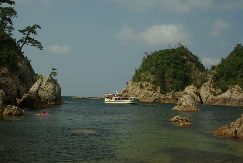 Tottori Private Tour - Enjoying a marine natural park from a sightseeing boat.
Uradome sea coast