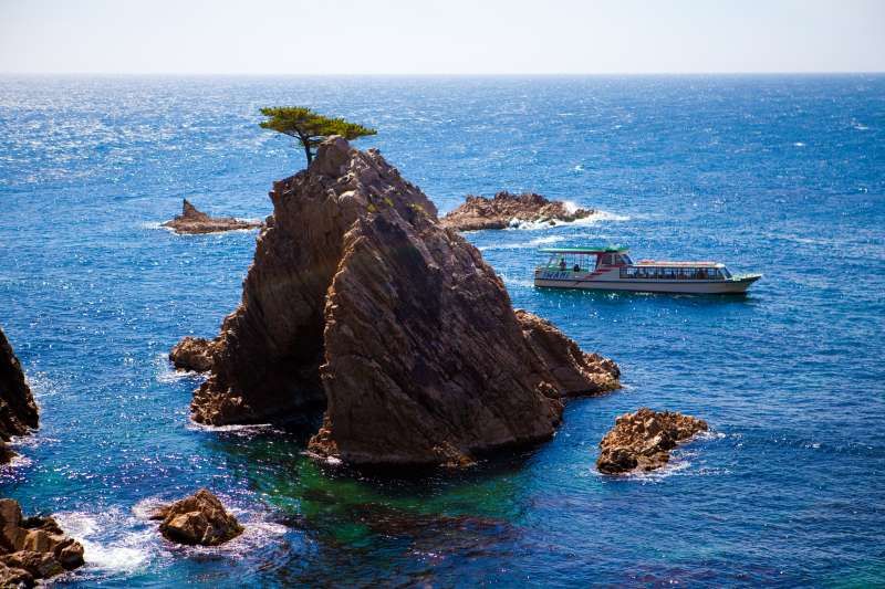 Tottori Private Tour - A sightseeing boat and Sengan Matsushima.
Uradome sea coast
