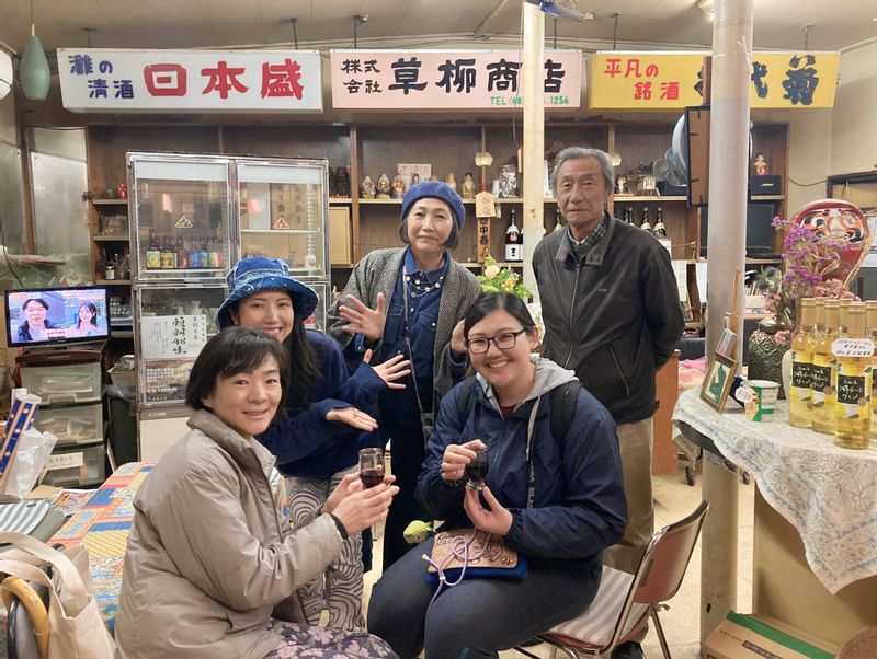 Kanagawa Private Tour - I often visit Kusayanagi Shoten for "Kakuuchi"