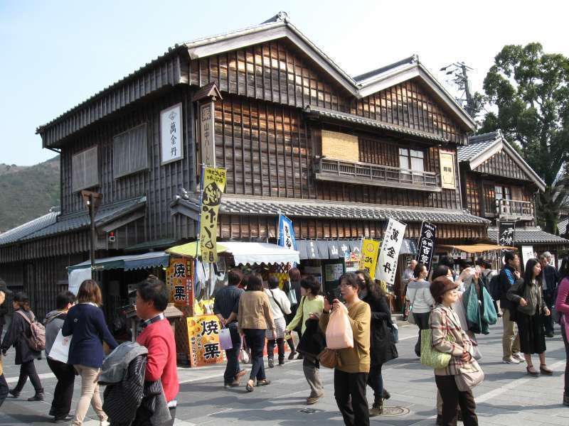 Mie Private Tour - Shop of Akafuku Mochi ( It sells sweet soy-bean paste coated rice cakes )