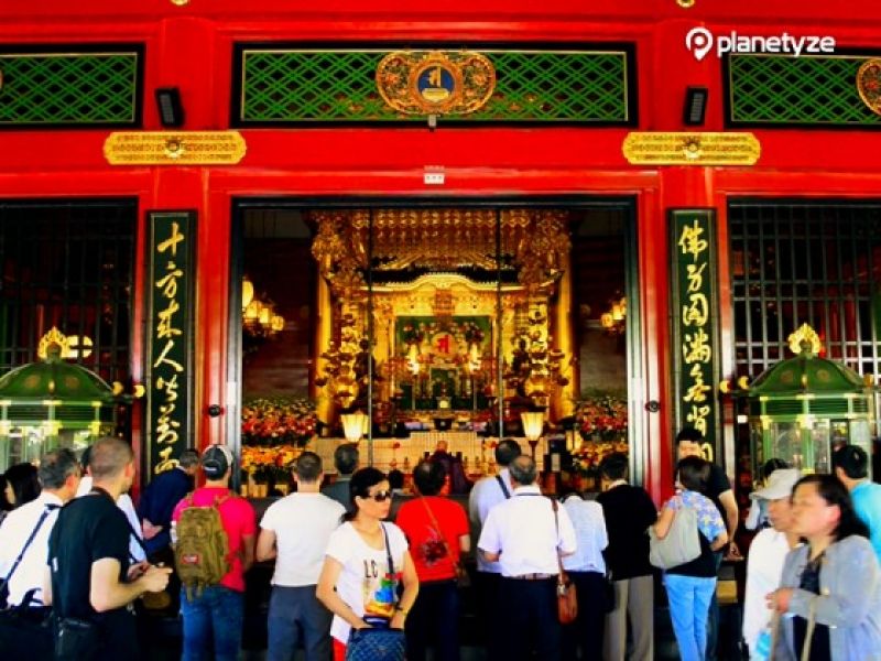 Yokohama Private Tour - Sensoji temple, the oldest temple in Tokyo, is very famous with its Thunder Gate which is not only the symbol of Sensoji temple but also a landmark of Asakusa, a typical downtown in Tokyo. "Kappabashi Dogu-gai" is in a walking distance. 