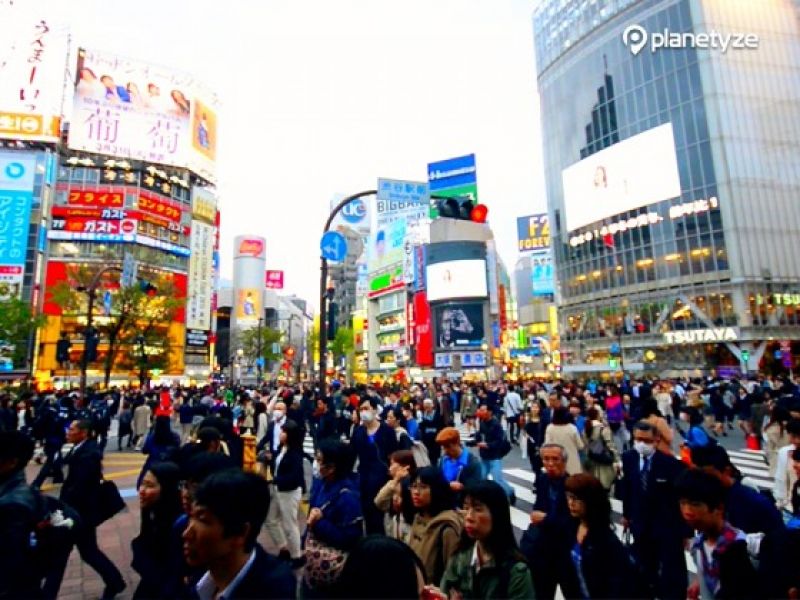 Yokohama Private Tour - The large scramble pedestrian crossing in Shibuya is another unique tourist spot. People walk into the crossing from all directions and out to other directions. Surprisingly they never bump against each other. 