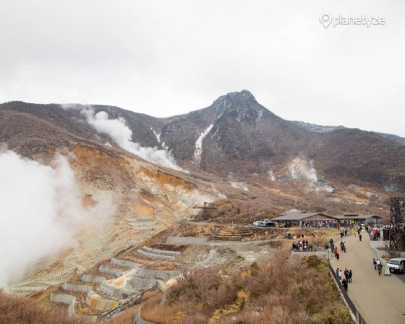 Yokohama Private Tour - Mt. Hakone is an active volcano. It's a unique experience to stroll in the sky in a gondola over Owakudani, where there are newly-born crators in the earth and sulfurous fumes are gushing here and there.  From gondola, you can enjoy crystal-clear blue water of Lake Ashi and the grandeur of Mt. Fuji on sunny days.