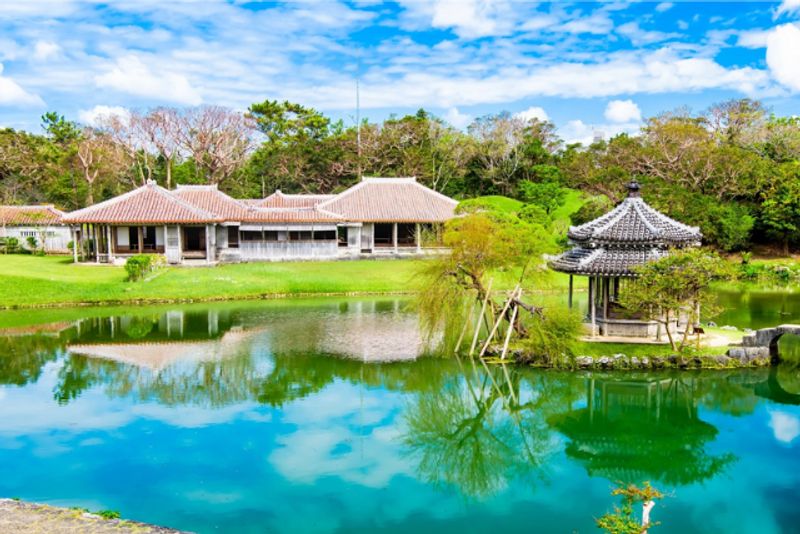 Okinawa Main Island Private Tour - Shikinaen / Royal Garden  It was the largest villa owned by the Ryukyu Dynasty.The royal family used this place as a resort as well as to entertain investiture envoy from China.