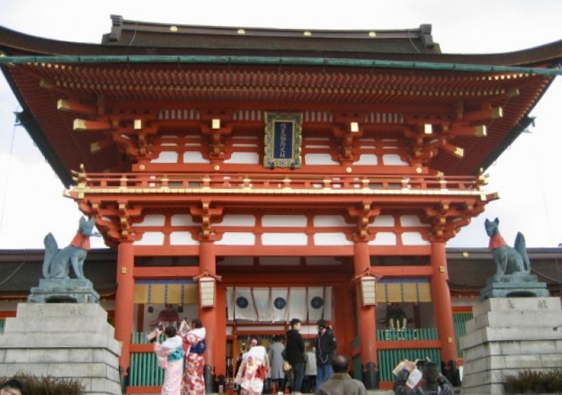 Kyoto Private Tour - Fushimi Inari Taisha Shrine. it located at the south of Kyoto-city.