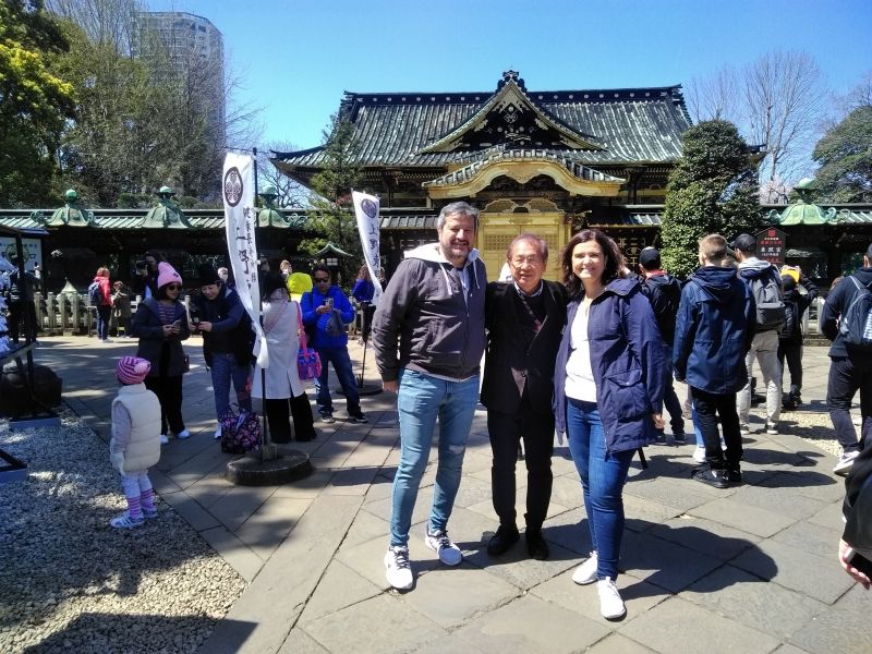 Tokyo Private Tour - En "UENO TOSHOGU". El santuario no sólo tiene un valor artístico incalculable, sino que también goza de gran importancia histórica.