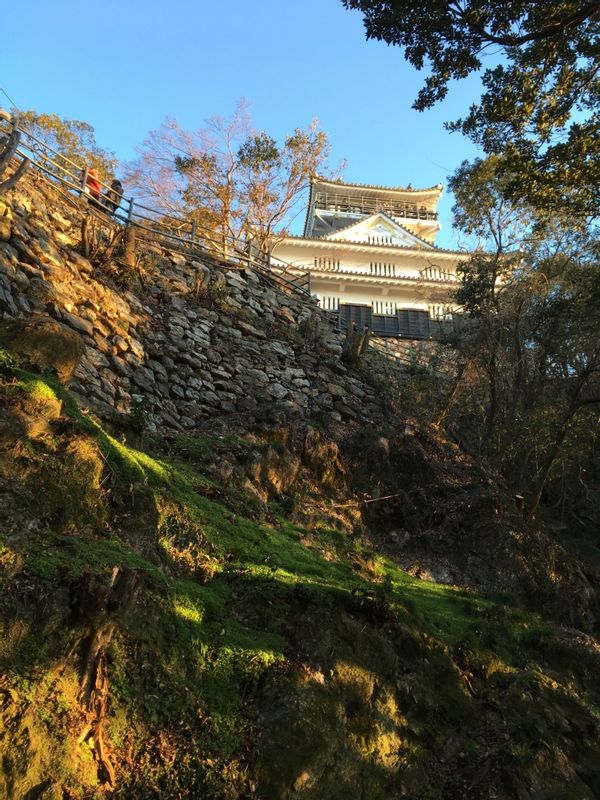 Gifu Private Tour - Gifu castle with stone wall.
This stone wall builded by Oda Nobunaga around 450 years ago.