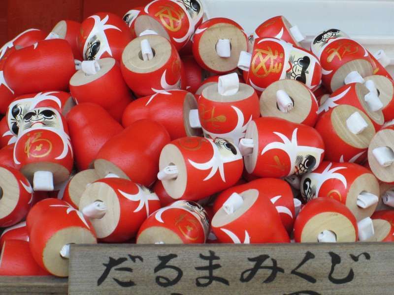 Shimane Private Tour - Why don't you try a  daruma doll fortune strip at Hanimisaki Shrine?