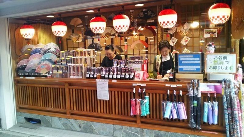 Kanagawa Private Tour - Souvenir Shop