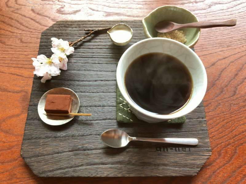 Yokohama Private Tour - Coffee with cherry blossoms served in my favorite cafe at Engakuji Temple in Kamakura