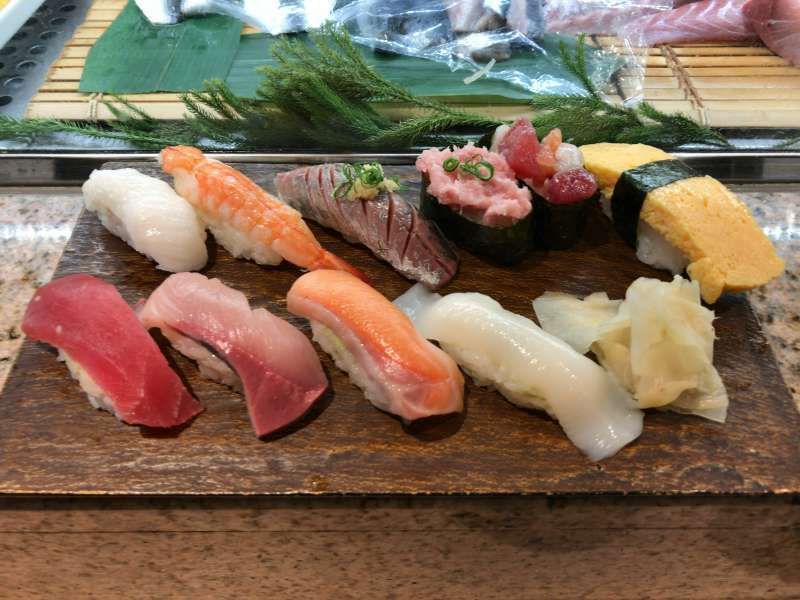 Yokohama Private Tour - I love sushi - a sushi lunch served at a sushi bar near Tsukiji