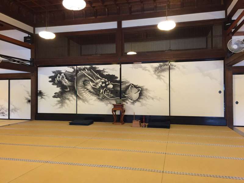 Yokohama Private Tour - Sometimes, I participate in a session of Zen meditation held at this room in Kenchoji Temple in Kamakura 