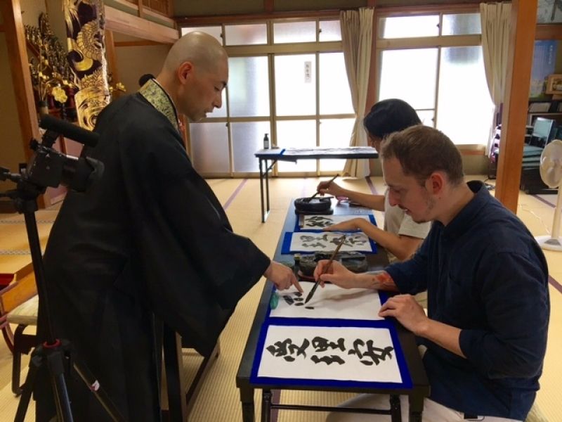 Gifu Private Tour -  La calligraphie dans le temple de l’école de la terre pure 