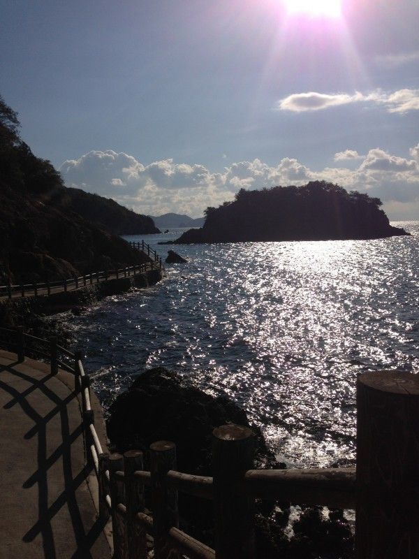 Tokyo Private Tour - Winter. Clear sky and transparent sea of SENSUI island, Fukuyama city, Hiroshima prefecture.
This tiny but charming island can be accessed by small ship in 5 min. from TOMONOURA port town.