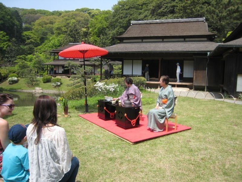 Tokyo Private Tour - Early Summer in SANKEI EN garden, Yokohama city, Kanagawa prefecture.
Several historic tea houses are located in vast stroll garden. Tea is sometimes served also in the open air.