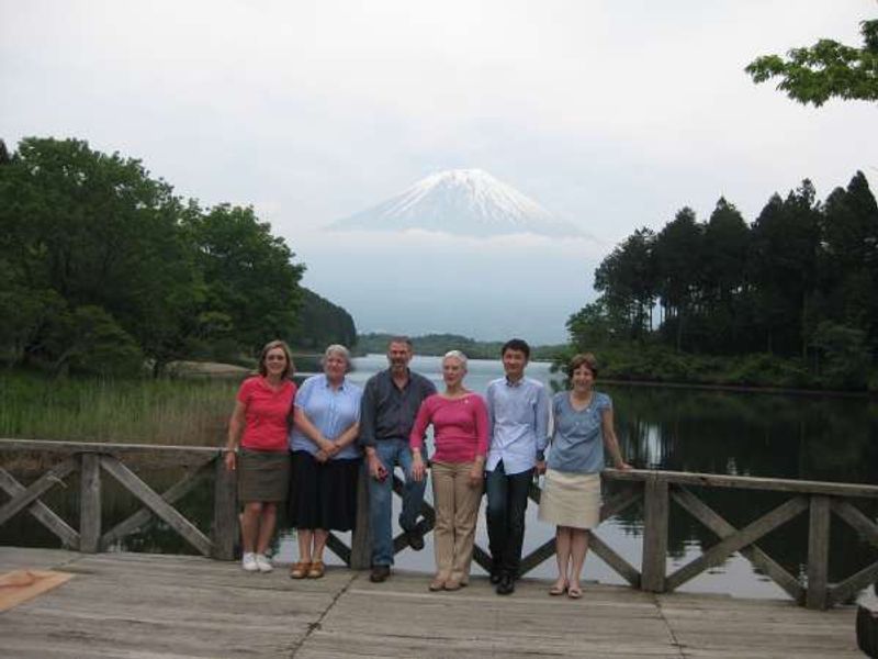 Shizuoka Private Tour - American group alongside the Lake Tanuki