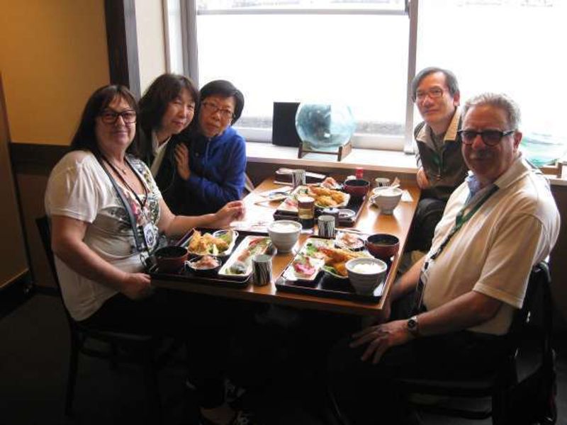 Shizuoka Private Tour - Canadian cruise tourists enjoying seafood lunch in Shimizu