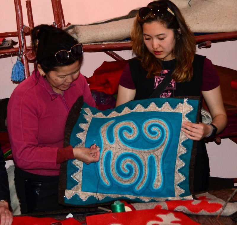 Bishkek Private Tour - Felt - carpet show. Showing to tourists how people can make it.