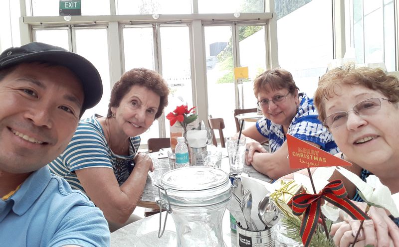Singapore Private Tour - With my guests for a lunch break before continuing with the tour