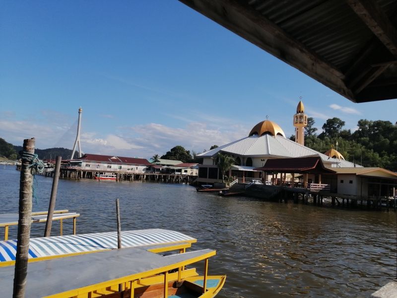 Brunei and Muara Private Tour - Brunei Water Village.
- Located strategically at the heart of the capital city Bandar Seri Begawan. " Kampung Ayer " Water Village popular tourist attraction at Brunei Darussalam. Dub by Antonio Pegafita as " Venice of the East 1521 "