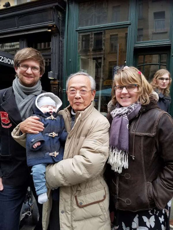 Kanagawa Private Tour - Re-union with the tour members in Antwerp, Belgium, 2017. She was a four months pregnant when she visited to Japan.
When I was invited to the European tour by the travel agency in Feb. 2017, because of my high performance of tour guide, they organized four parties in different four cities in Belgium and Netherlands.