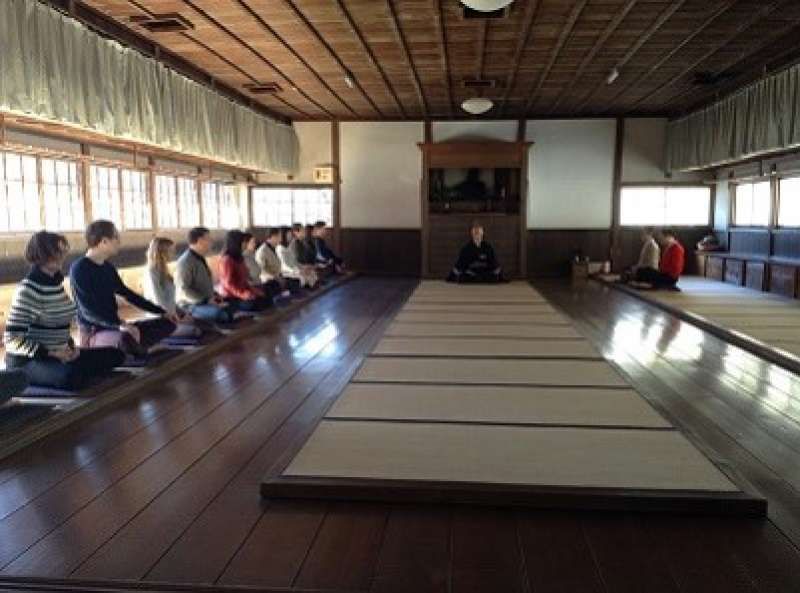 Kanagawa Private Tour - Il est possbile de participer à l’éntraînement du zen et aux exercices de Shodô, calligraphie traditionnelle.