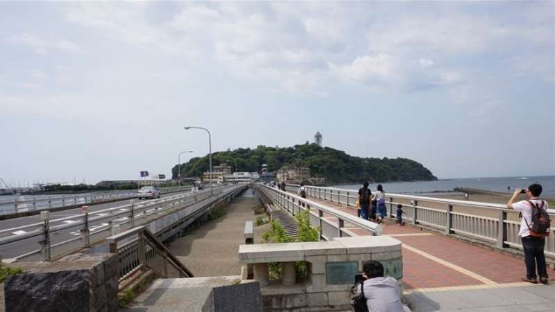 Kanagawa Private Tour - L’île de Enoshima, Mont-Saint-Michel oriental, près de la ville Kamakura, vous donne une vue panoramique de Shô-nan. 
C’est un pèlerinage  fréquenté depuis  l’ère d’Edo.
