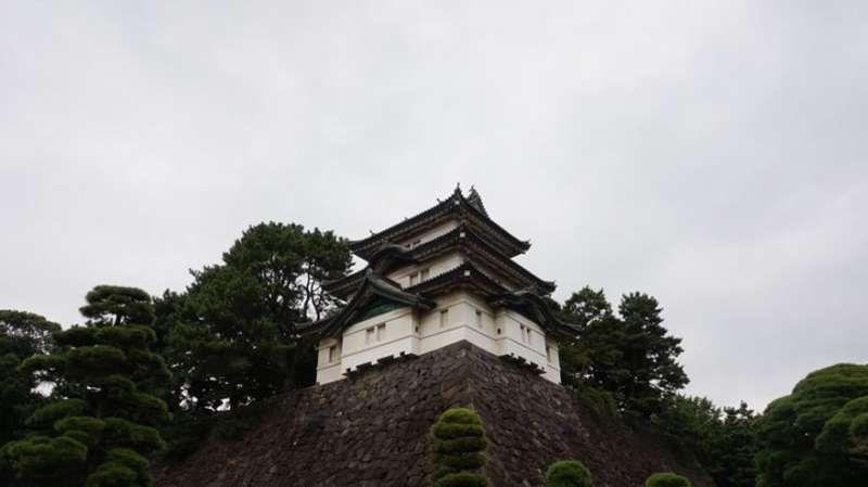 Kanagawa Private Tour - Il est possible de participer à une visite guidée gratuite pour le parcours d’une partie des jardins du Palais, qui prend une heure et quart. Elle est organisée deux fois par jour près du Nijyû-bashi, l’un des plus célèbres ponts du Japon. Pour cela il suffit de réserver sur le site Internet du palais. Je suis prêt à vous accompagner en tant que guide-interprète.
