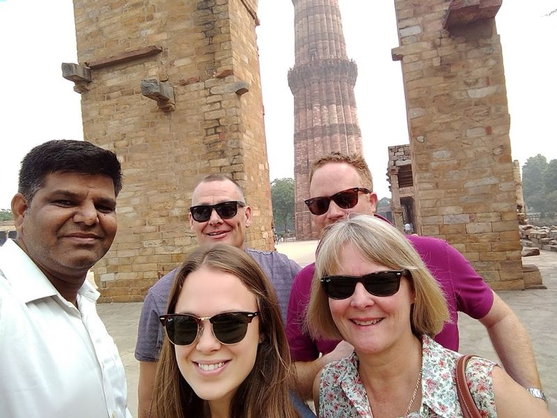 Himachal Pradesh Private Tour - Tourists spot at Qutub Minar in Delhi