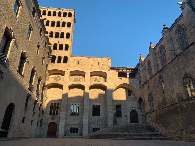 Catalonia Private Tour - The square of the king