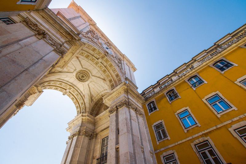 Lisbon Private Tour - Arch monument 