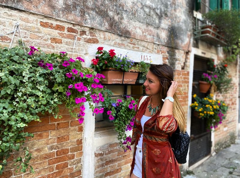 Veneto Private Tour - Lucia Bondetti private tour guide Venice