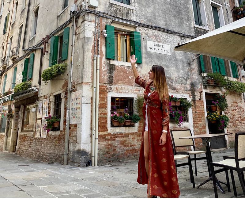 Veneto Private Tour - Lucia Bondetti private tour guide Venice