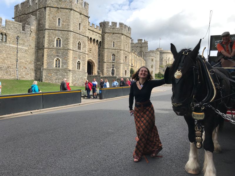 London Private Tour - Majestic Windsor Castle and a local brewery horses - delivering the Queen's pint