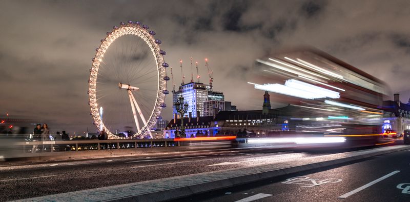 London Private Tour - London by night - buzzing nightlife, romantic strolls