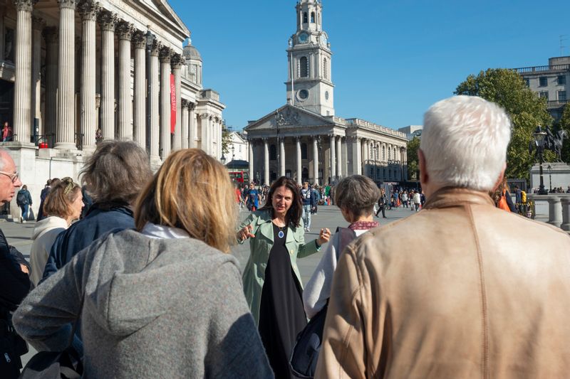 London Private Tour -  Trafalgar Square - from street performers to high culture